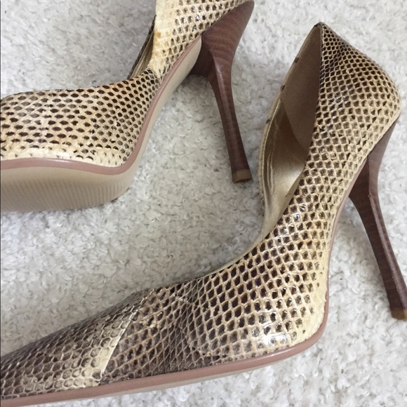 NWOT - Guess leather reptile pattern shoes - Picture 5 of 8